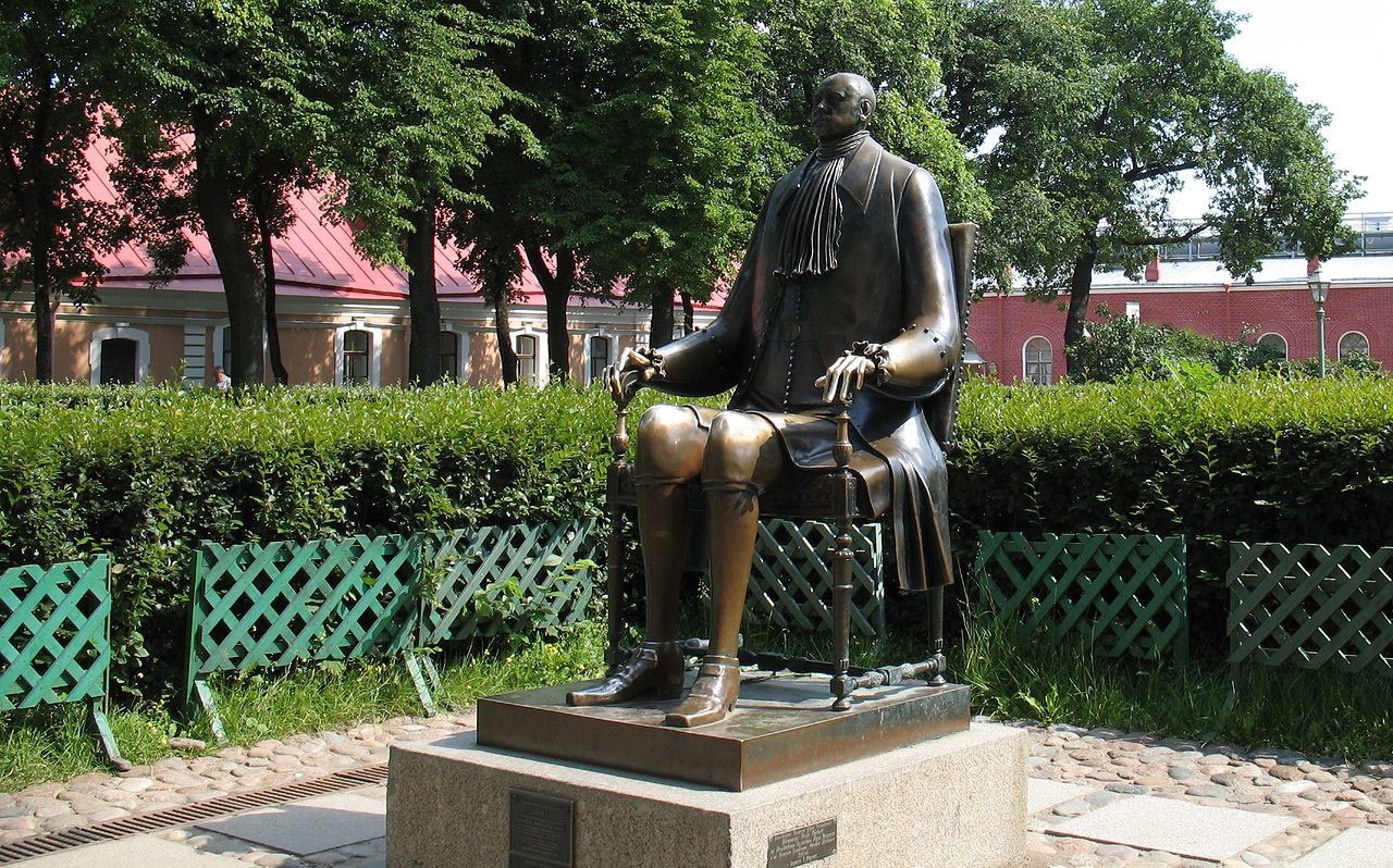 Скульптура Петра 1 в Петропавловской крепости