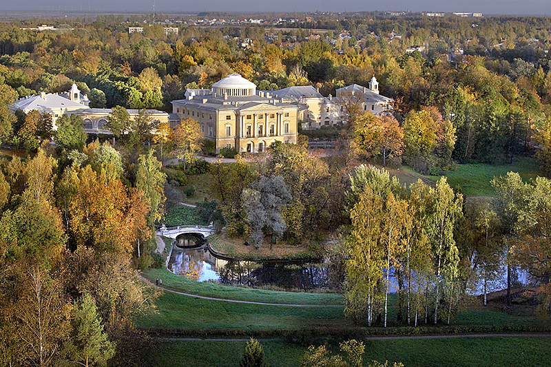 pavlovsk park surrounding the grand palace